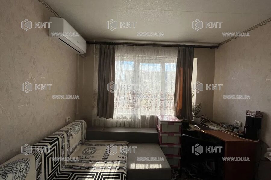 Продаж квартири Харків, ХТЗ, Рогань, 19.2м²