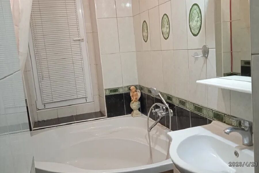 Продаж квартири Харків, ХТЗ, Рогань, 42.3м²