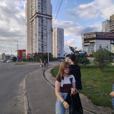 Продажа 	 Киев,  Александра Мишуги ул. 