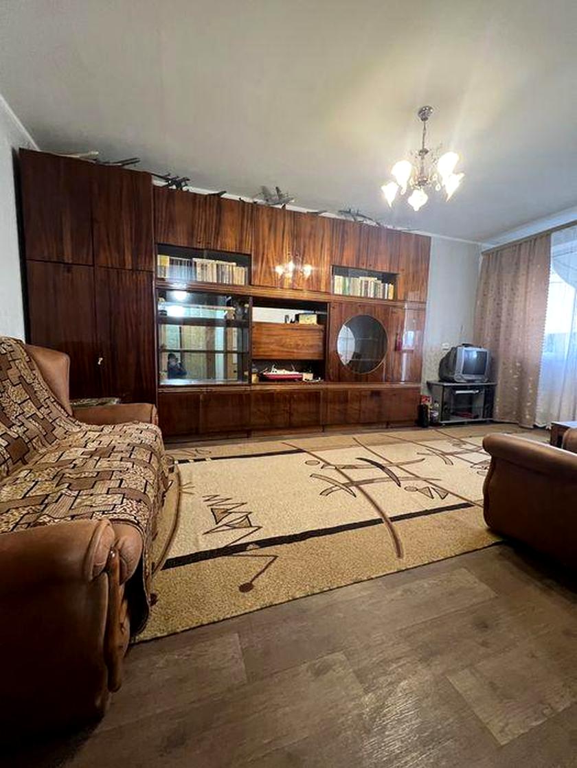 Продажа 	 Харьков,  Метростроителей ул.   27